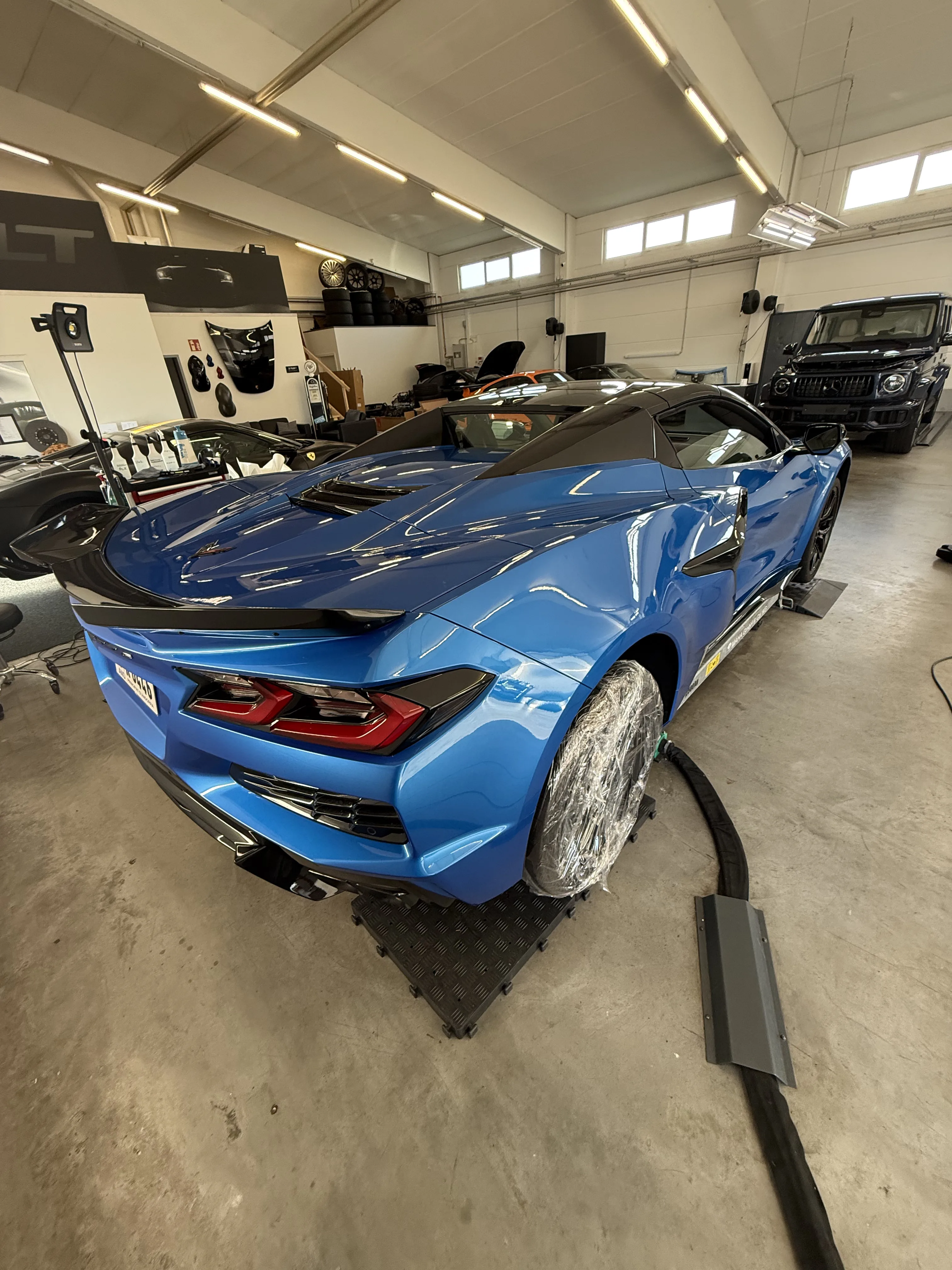 Corvette C8 albastru protejat PPF